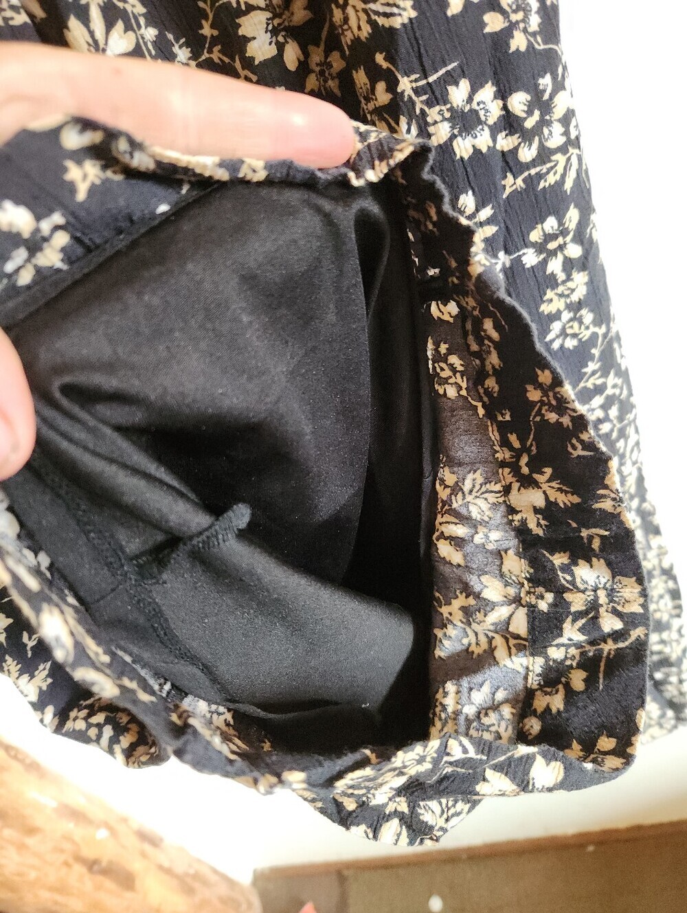The Normal Brand Black Wide Leg Pant Cream Floral Motif Medium Fully Lined - Picture 7 of 11